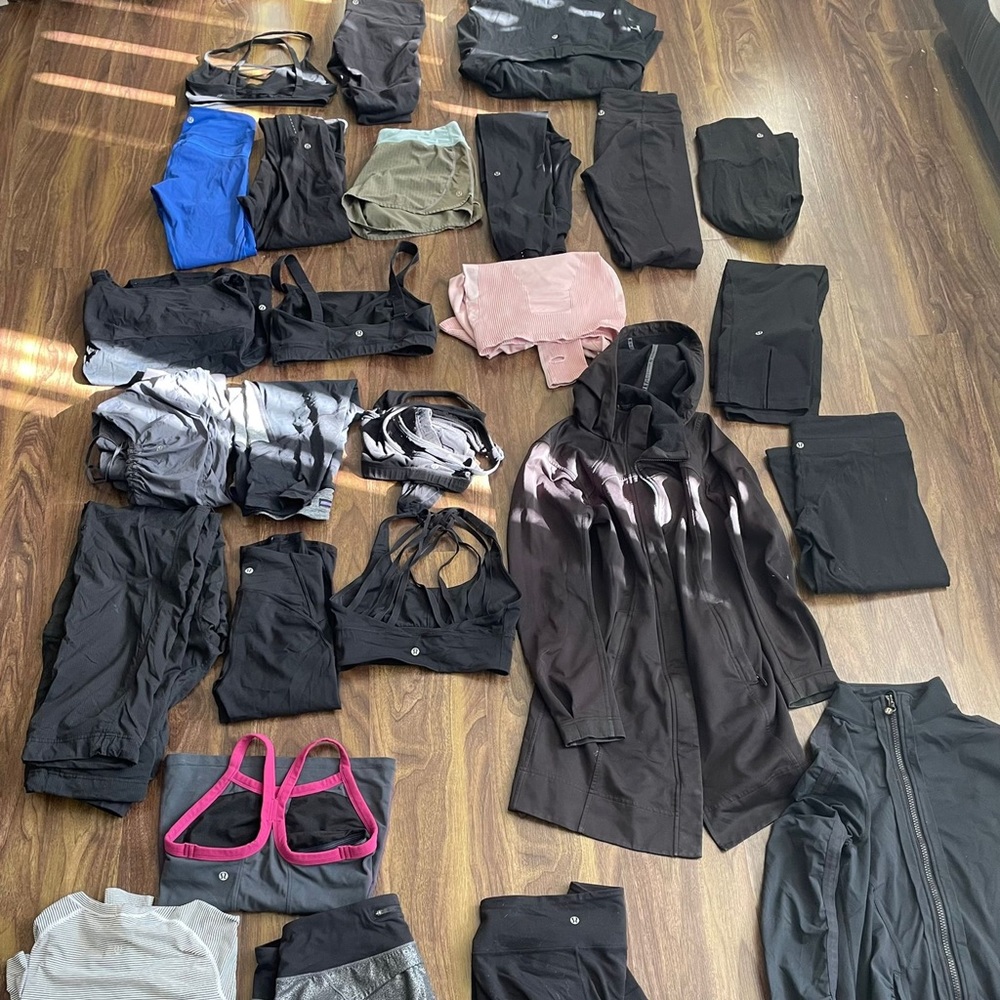 LULULEMON LOT Different sizes between sizes 4, 6 and some 10, different styles.